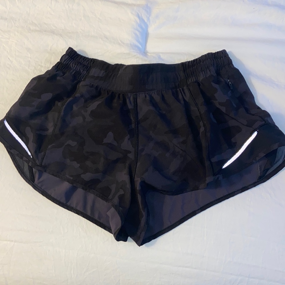 Lululemon Hotty Hot 2.5, Size 8, Camo